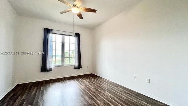 Building Photo - 1203 Town Center Dr