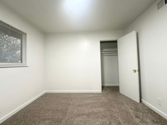 Building Photo - Updated 3 Bedroom 1.5 Bathroom Home in Desirable Arden Park!