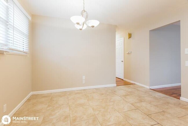 Building Photo - 10401 Trask Dr, Dellwood, MO 63136