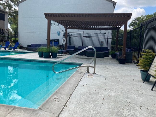 Building Photo - 12100 Melville Dr