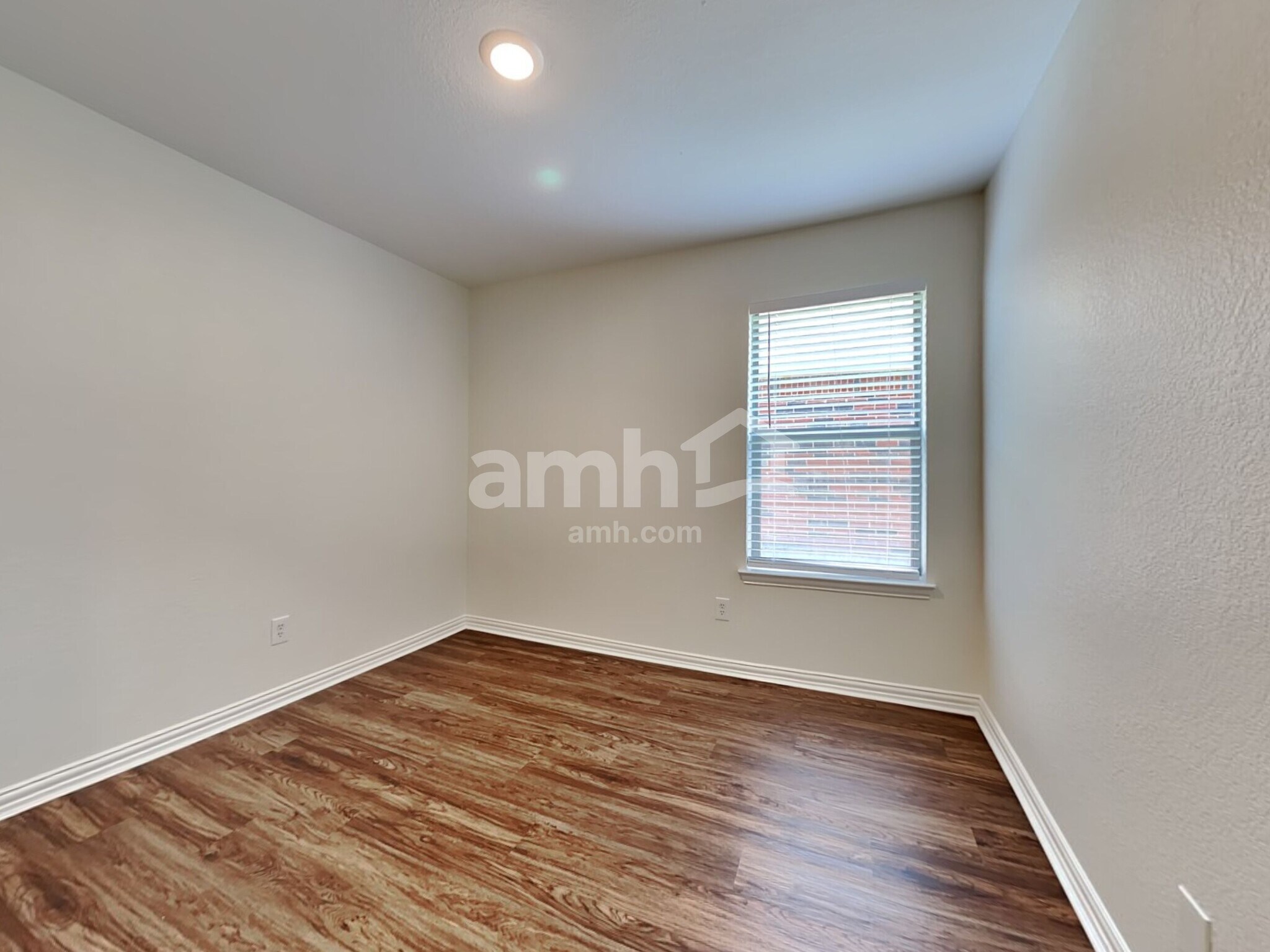 Building Photo - 322 Creekside Way