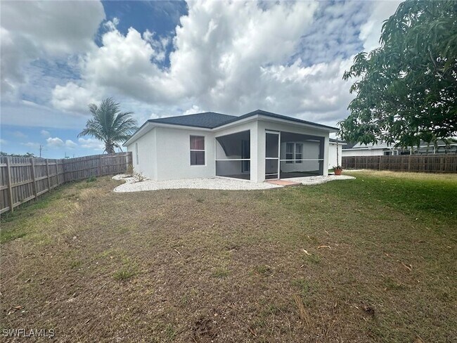 Building Photo - 2115 NW 19th Ave