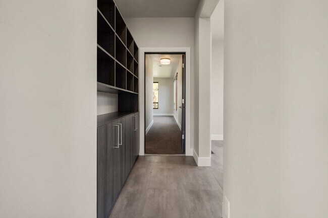 Building Photo - 64144 Pioneer Loop