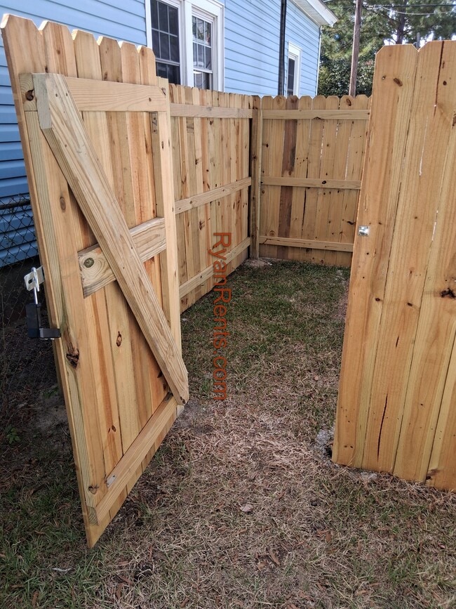 Building Photo - 1205 S Franklin St