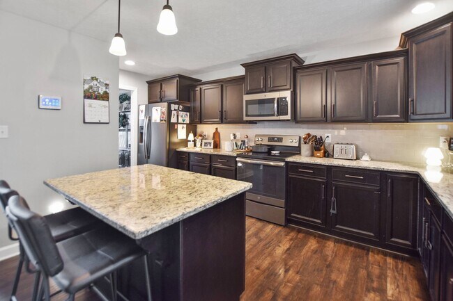 Building Photo - Pet Friendly Four Bedroom!
