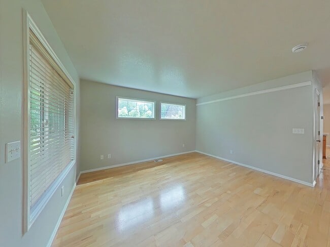 Building Photo - 4 Bedroom House ~ Willamette Landing ~ Cor...