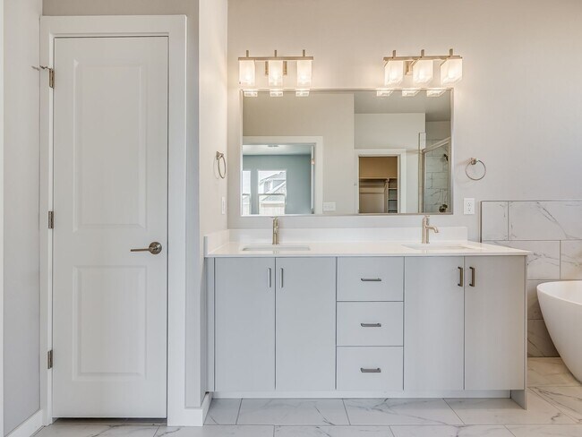 Building Photo - Beautiful New Construction Home in Edmond/...