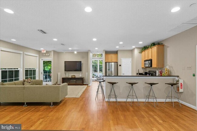 Building Photo - 1524 Lincoln Way