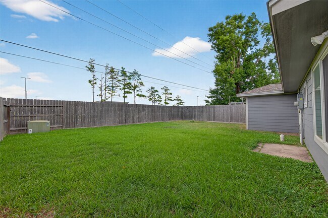 Building Photo - 10106 Shadow Pine Dr