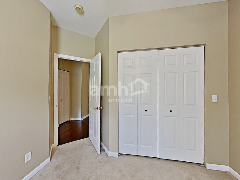 Building Photo - 1001 High Ridge Dr N