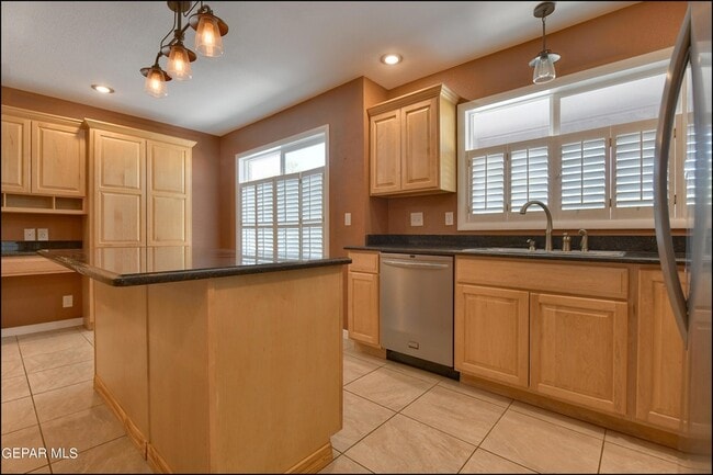 Building Photo - 424 Stonebluff Rd