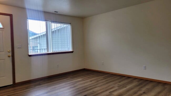 Building Photo - 499 Maylea Pl