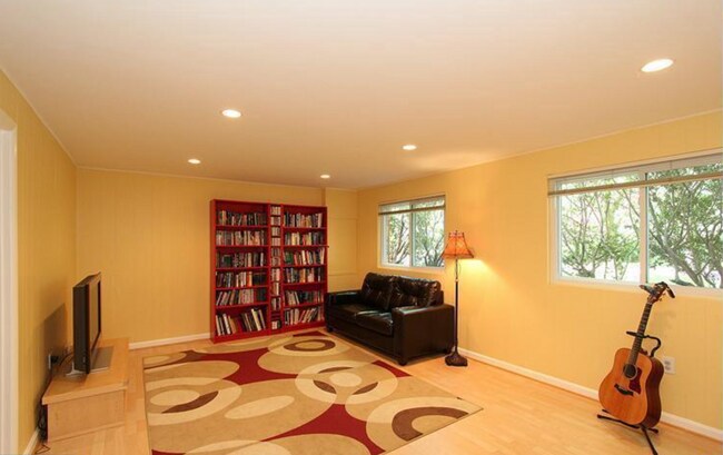 Building Photo - Rare Rockville Find! Upgraded 4BR/2.5BA Home with Fenced Yard – Pets Welcome!