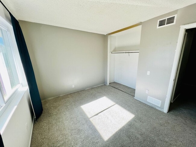 Building Photo - TWO STORY TOWNHOME, NEW FLOORING/CARPET, TWO TONE PAINT, STAINLESS APPLIANCES, WASHER/DRYER, CORN...