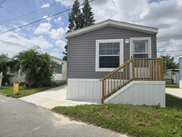 Primary Photo - 3301 58th Ave N