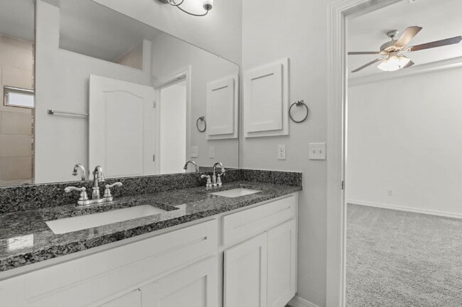 Building Photo - 4-Bed, 3.5-Bath Home in 79928