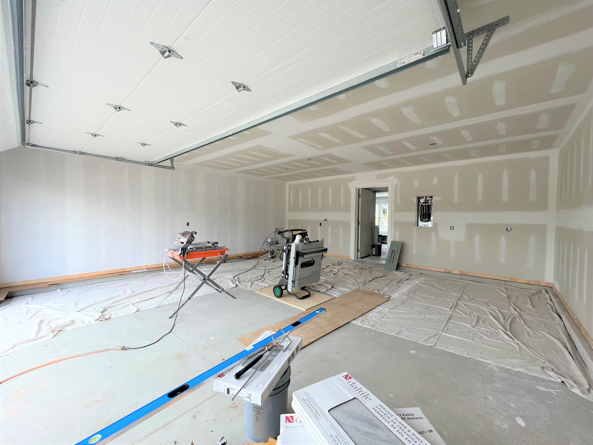 Building Photo - 10975 Main St