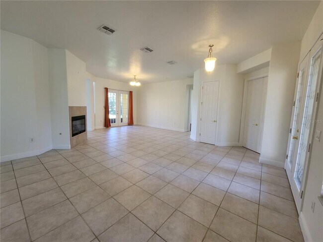 Building Photo - 113 Torino Ln