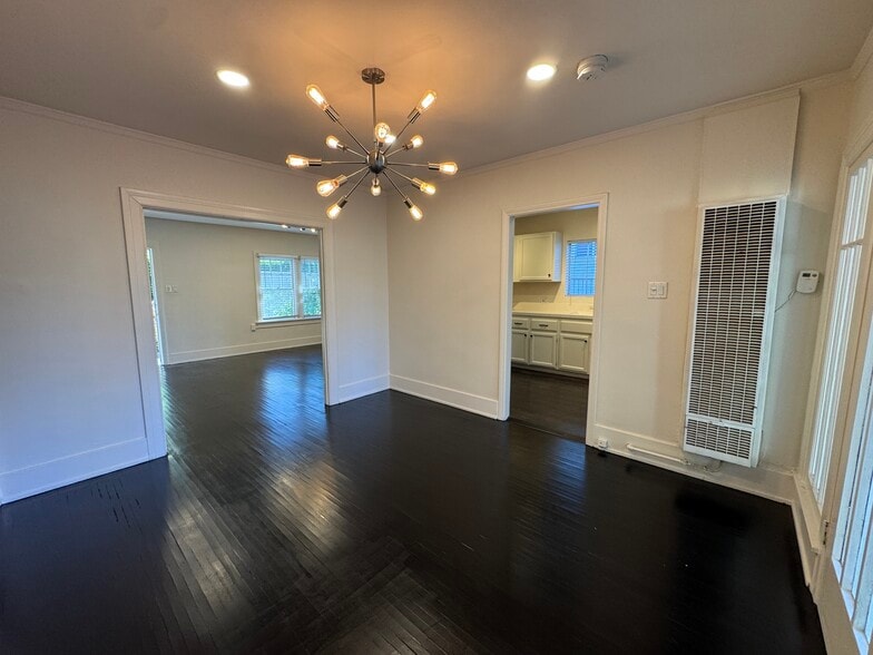 Building Photo - 849 N West Knoll Dr