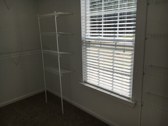 Building Photo - Beautiful 3 bedroom Home! (Updated Pictures Coming Soon)