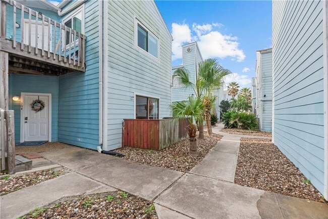 Building Photo - 15010 Leeward Dr
