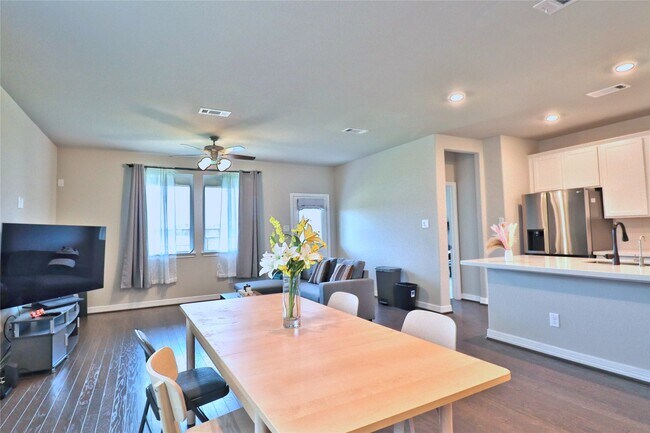 Building Photo - 145 Sunray Creek Dr