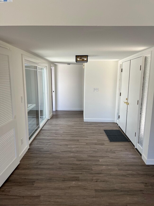 Building Photo - 535 Cambrian Way