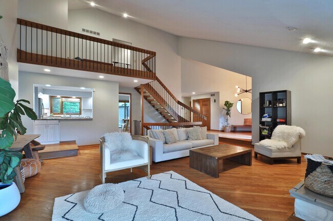 Building Photo - 668 Eagle Ridge