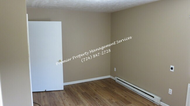 Building Photo - 527 Midland Ave