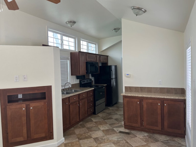 Building Photo - 2211 Ashberry Ave