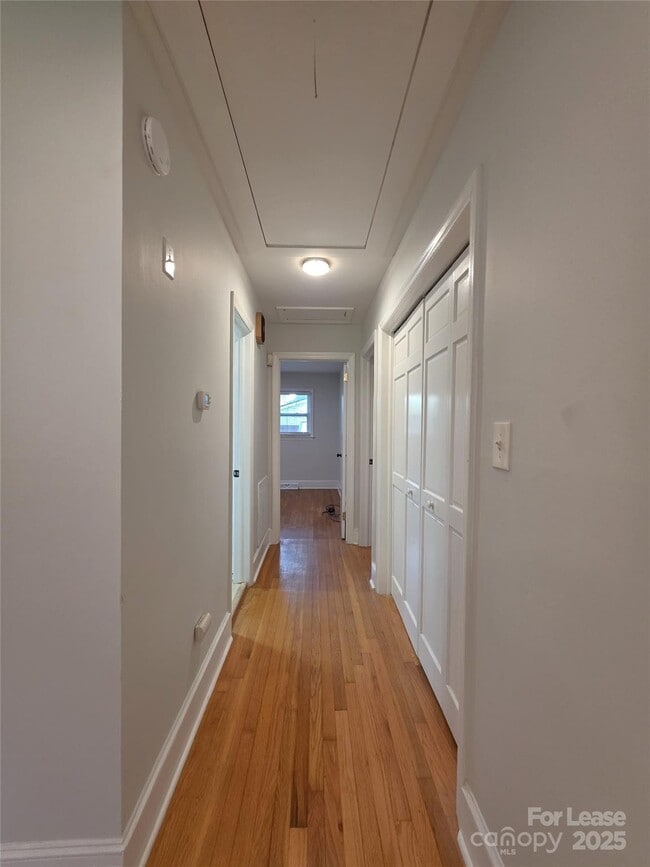 Building Photo - 4426 Holbrook Dr