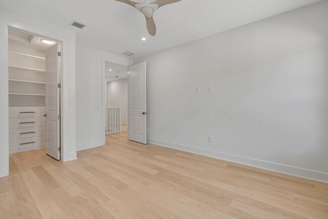 Building Photo - 150 Water Pointe Pl