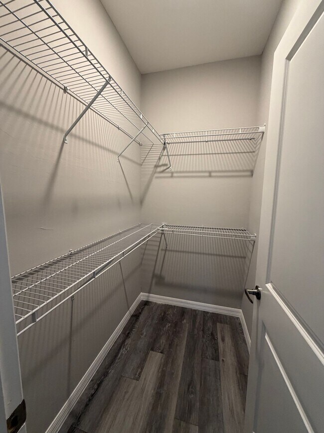 Building Photo - 1306 Saxony Cir