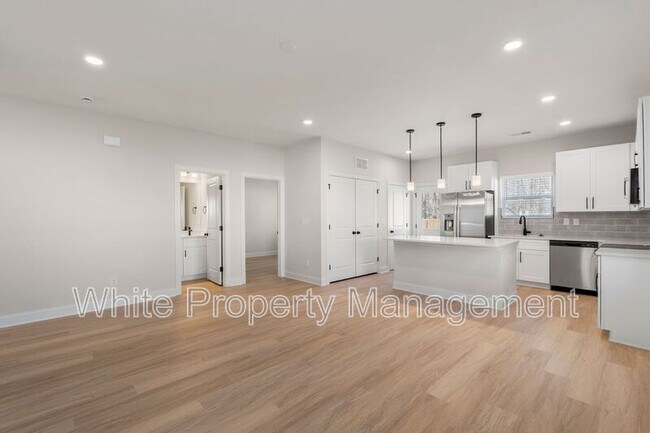 Building Photo - 7805 Shadow Lawn Rd