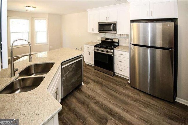Building Photo - 121 Stoneforest Dr