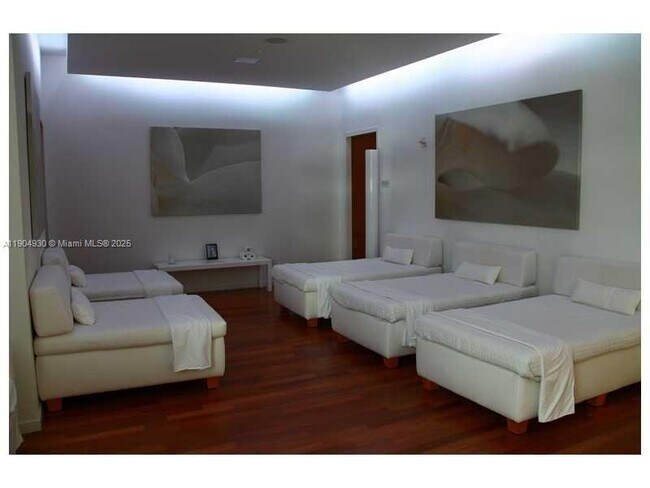 Building Photo - 1040 Biscayne Blvd