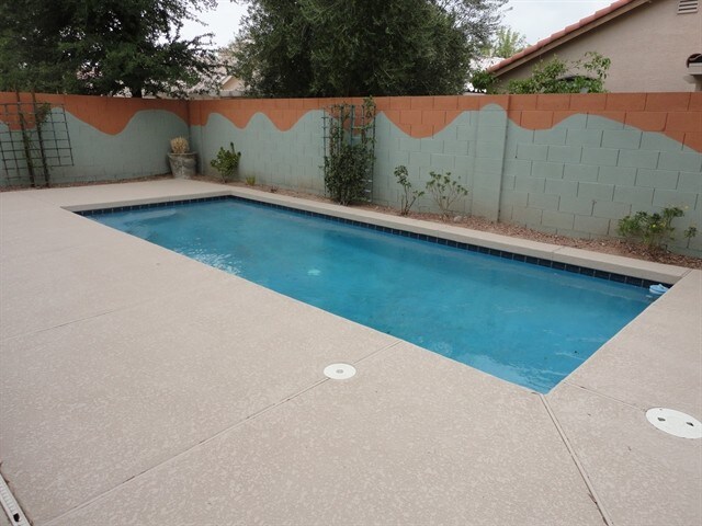 Building Photo - 922 Country Skies Ave