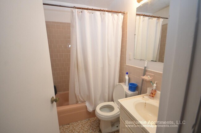 Building Photo - 226 Parker Hill Ave