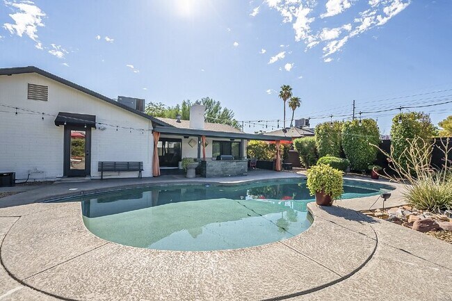 Building Photo - 10610 N 35th St