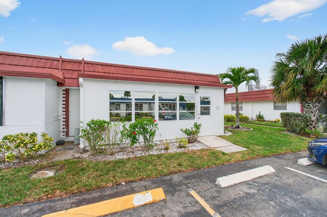 Building Photo - 213 Waterford Cresent