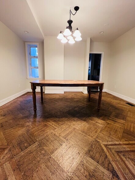 Building Photo - 619 S 42nd St