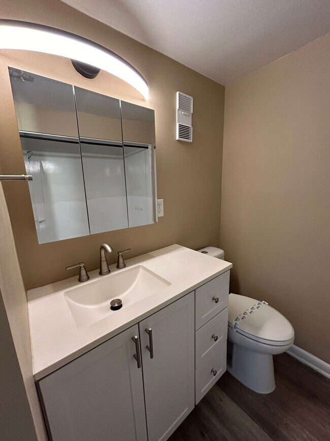 Building Photo - 609 Olympic Dr