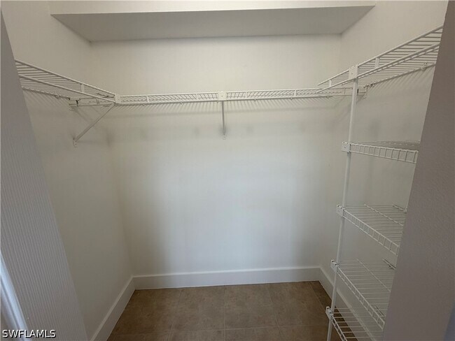 Building Photo - 5305 Summerlin Rd