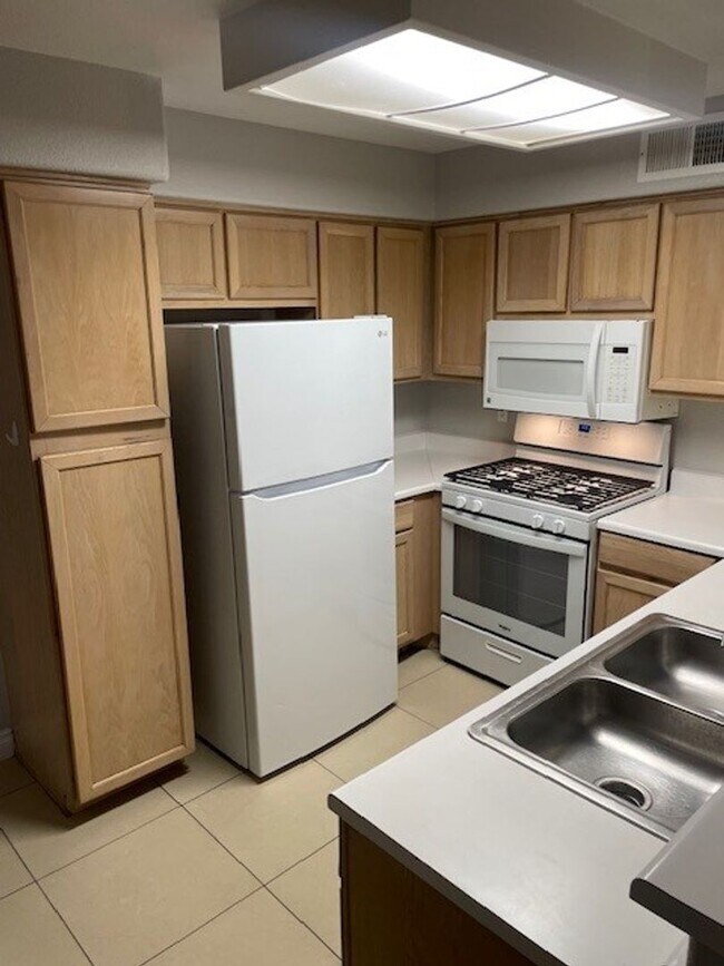 Building Photo - 5217 Caspian Springs Dr
