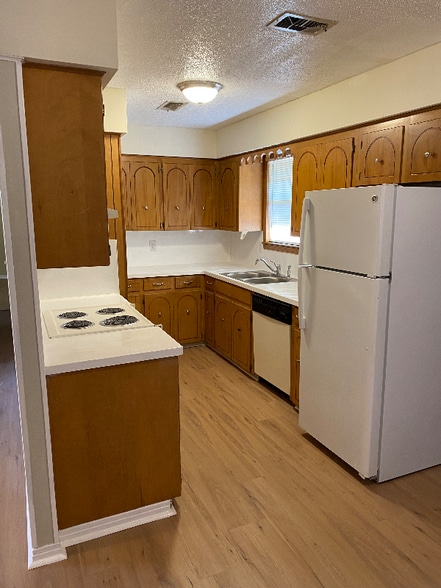 Building Photo - 9006 Woodbine Dr