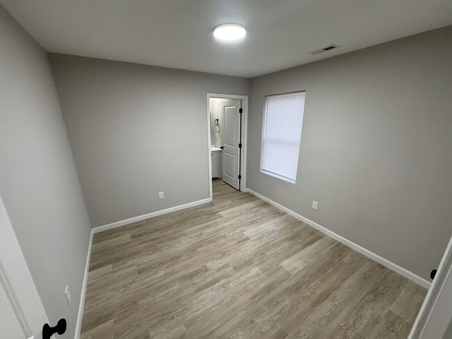 Building Photo - 1514 Delbert Rd