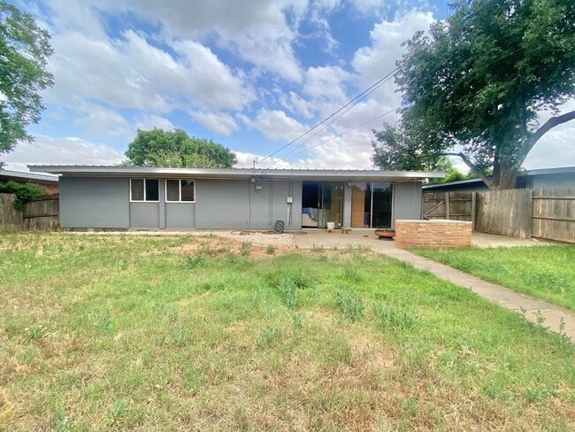 Building Photo - PRE LEASING NOW - AVAILABLE 8/1