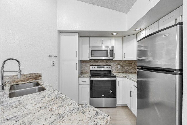 Building Photo - 417 Vista Isles Dr