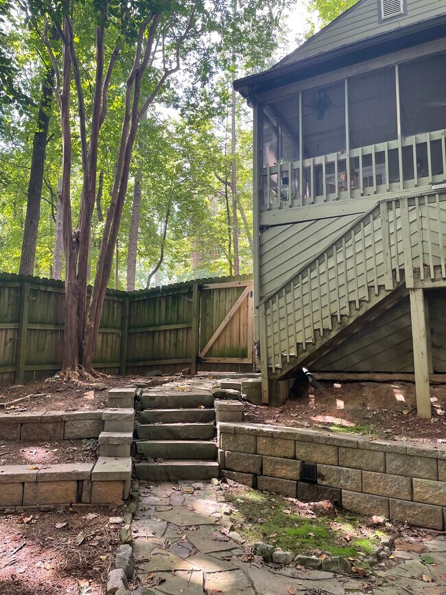 Building Photo - 1543 Hillhaven Dr