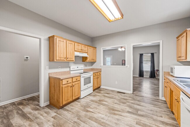 Building Photo - 377 Church St